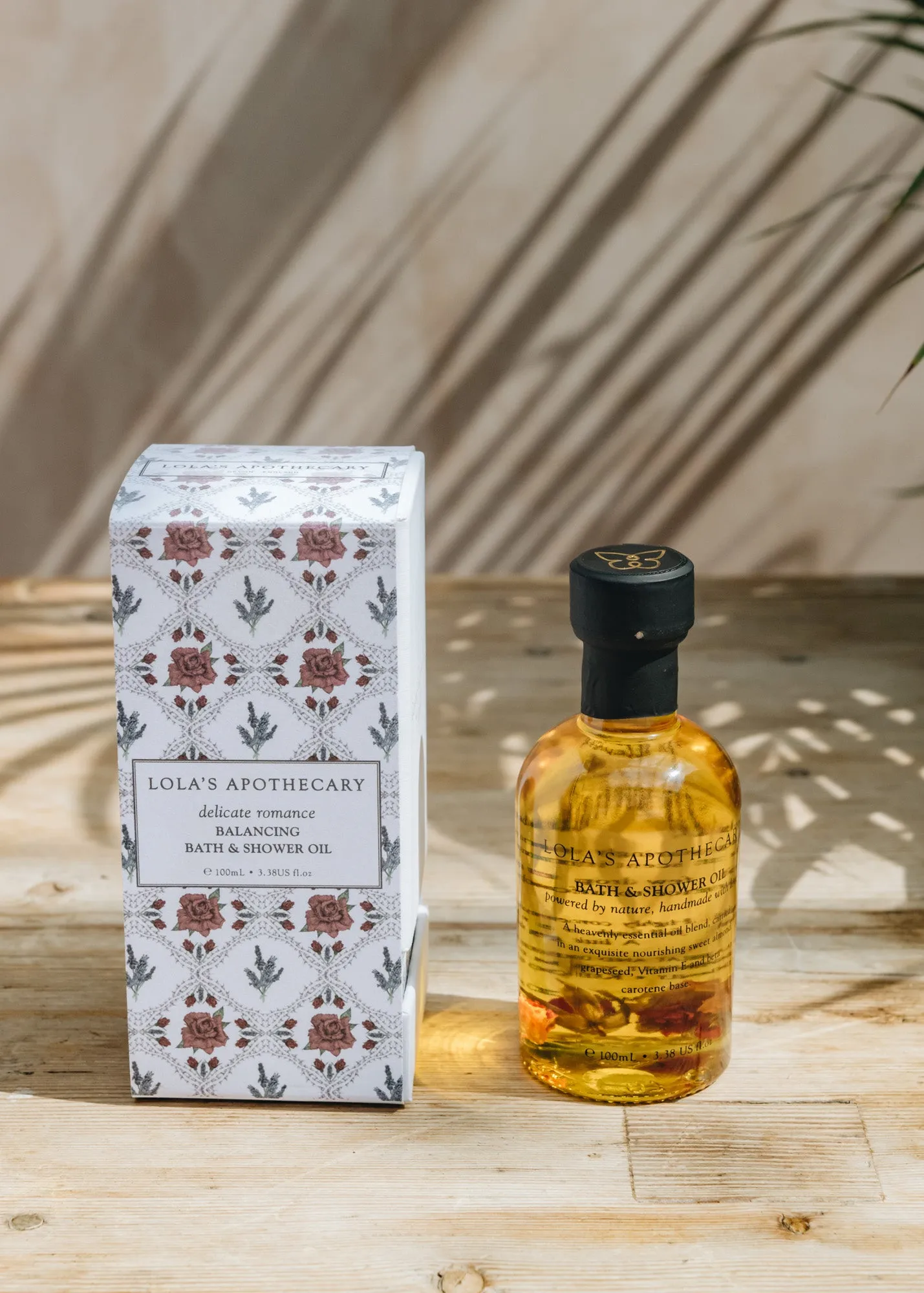 Bath and Shower Oil in Delicate Romance